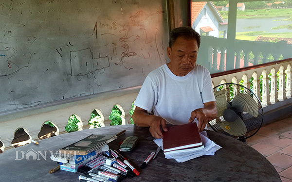 “Thầy giáo làng” 73 tuổi mở lớp dạy tiếng Anh miễn phí cho trẻ em nghèo