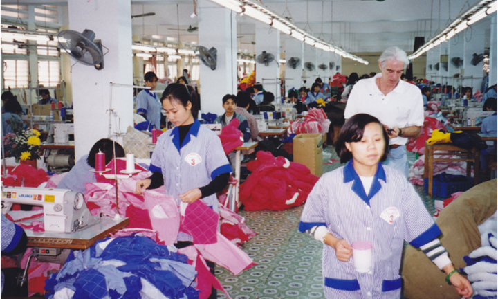 Sự thật về một tập đoàn may mặc - Phần 1: Khổ tận cam lai