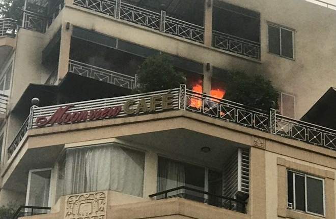 Hà Nội: Cháy khách sạn ba sao trên phố cổ, du khách hoảng loạn tháo chạy