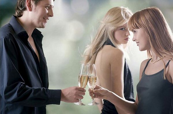 Câu chuyện ngoại tình và cách nắm giữ hạnh phúc