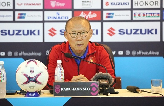 HLV Park Hang-seo chưa nghĩ tới bán kết, dè chừng đội bóng của HLV Honda