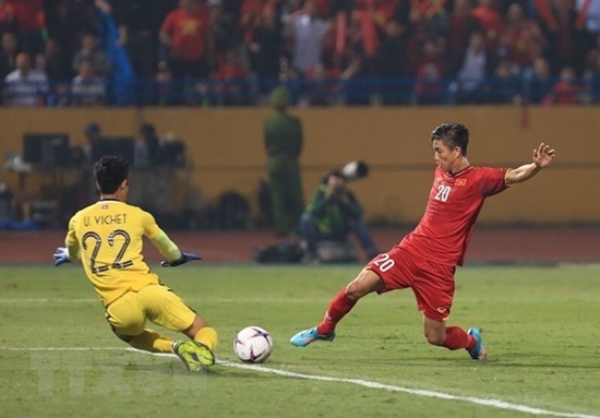 Video: Phan Văn Đức ghi bàn nâng tỷ số lên 3-0, ăn mừng như Ronaldo