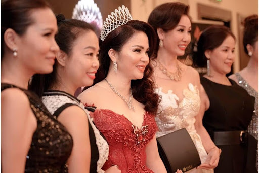 Hoa hậu Tôn Nữ Anh Thư lộng lẫy với bộ trang sức Hera Jewelry & Diamonds