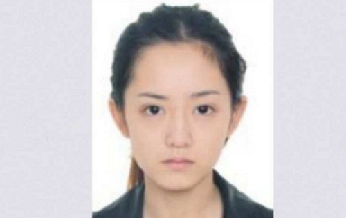 Nữ tội phạm lẩn trốn sở hữu ngoại hình xinh đẹp gây sốt khắp Trung Quốc