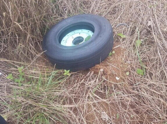 Đã tìm thấy chiếc lốp thứ hai của máy bay Vietjet gặp sự cố hạ cánh