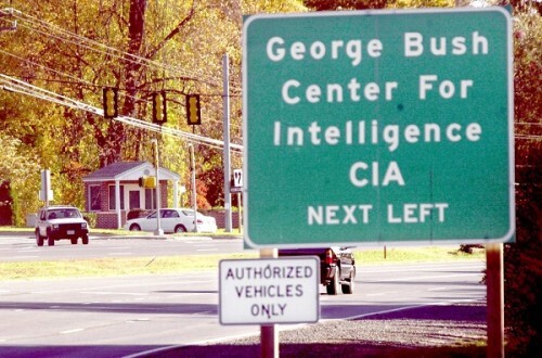 4 di vật kể lại cuộc đời cố Tổng thống Mỹ George Bush 