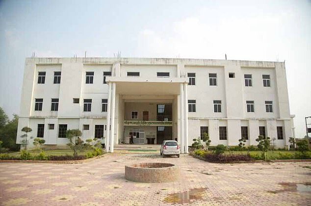 Hai cảnh sát cưỡng hiếp nữ tù nhân bị bệnh khiến người dân Ấn Độ giận dữ