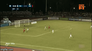 Video: Khoảnh khắc Công Phượng đi bóng như Messi rồi dứt điểm hỏng khó tin