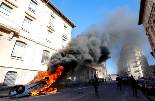 Pháp triển khai 89.000 cảnh sát cùng loạt xe thiết giáp để đối phó bạo động