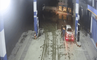 Xôn xao clip thanh niên bảnh bao đi ô tô vào đổ xăng rồi chạy mất dạng