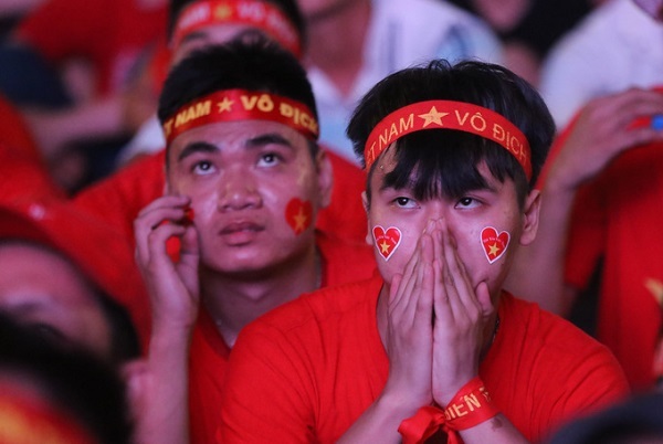 Video: Từ nụ cười đến nước mắt của hàng ngàn CĐV trước trận hòa đầy tiếc nuối của Việt Nam