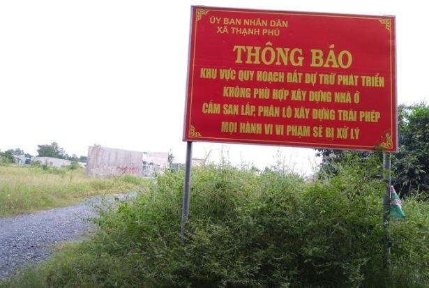 Xã Thạnh Phú (huyện Vĩnh Cửu, tỉnh Đồng Nai):  Đầu nậu thi nhau “xẻ” tài nguyên đất để phân lô bán nền