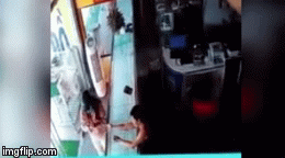 Bắt gọn nữ quái táo tợn giật dây chuyền tại tiệm vàng ở Bình Dương