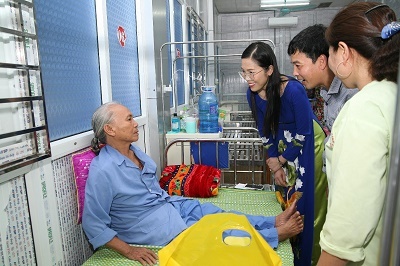 Á hoàng Doanh nhân Việt Nam Nguyễn Thụy Oanh: Chia sẻ những yêu thương – Từ thiện từ cái tâm