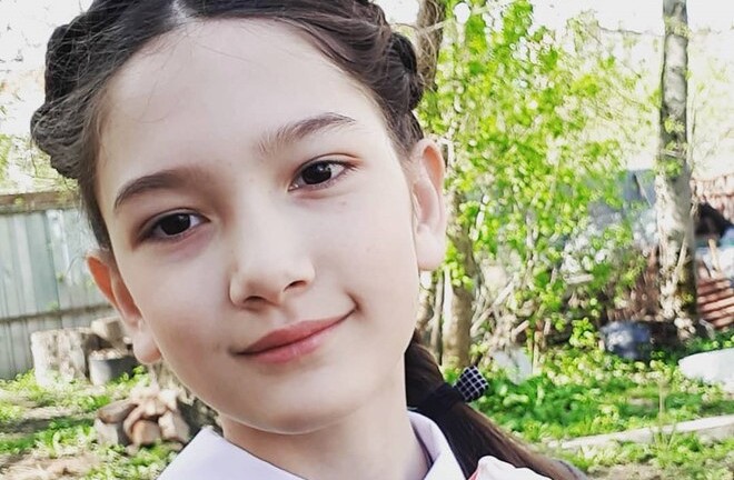 Cư dân mạng ngất ngây vì vẻ ngoài xinh như búp bê của em gái thủ môn Đặng Văn Lâm