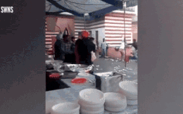 Ấn Độ: Khách dự lễ cưới ném bát đũa, cầm ghế đánh nhau vì thiếu cỗ