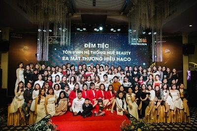 Huệ Beauty tổ chức dạ tiệc cuối năm kỷ niệm hai năm phát triển và ra mắt thương hiệu HACO