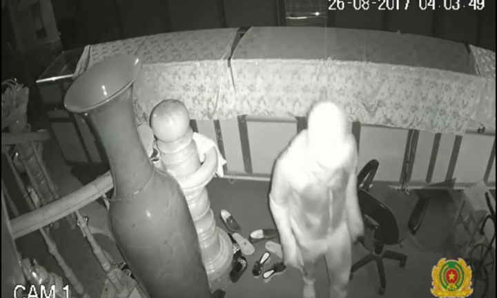 Tên trộm 1.200 chỉ vàng bị bắt vì dấu vết không ngờ ở hiện trường