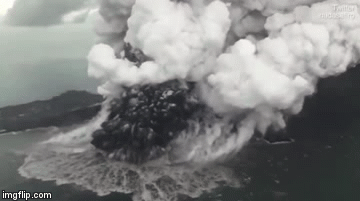 Video: Kinh hoàng núi lửa Anak Krakatau tiếp tục phun trào dữ dội sau thảm họa sóng thần ở Indonesia