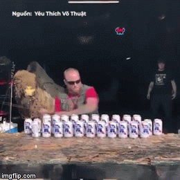 Video: Kinh ngạc cảnh gần 30 lon nước bị xé đôi sau nhát chém xuất thần của võ sư