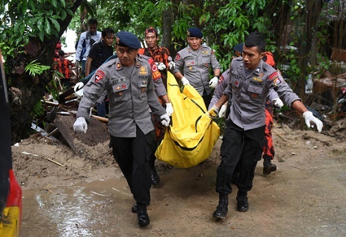 Sóng thần Indonesia: Bàng hoàng trước con số thương vong lên tới hơn 1.800 người
