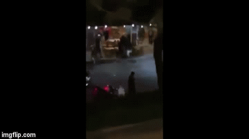 Lạnh người xem video 2 nhóm giang hồ đất Cảng nổ súng bắn nhau náo loạn trong đêm