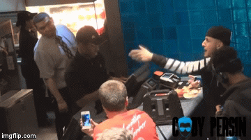 Video: Thanh niên gọi món như hát rap khiến nhân viên bán hàng