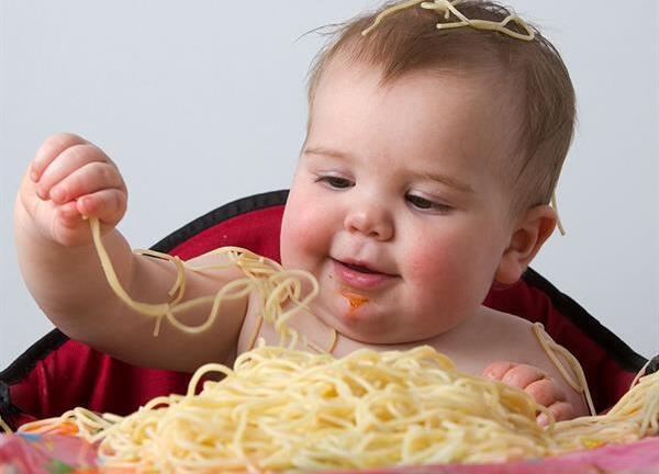 Bé ăn nhiều mỳ tôm có nguy hiểm không?