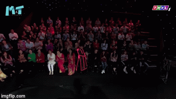 Video: Thanh Bạch diện trang phục đèn nháy, sáng tạo 