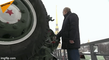 Video: Tổng thống Putin đích thân khai hỏa pháo tại St. Petersburg