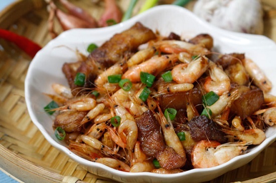 Món ngon mỗi ngày: Tôm rang thịt ba chỉ trôi cơm cho ngày mưa phùn