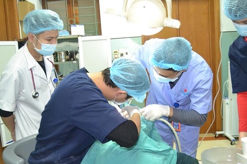 Đi làm về, người phụ nữ bị bắn thủng hàm bằng súng tự chế