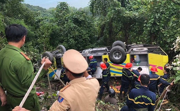 Vụ xe khách lao xuống vực ở đèo Hải Vân: Khởi tố tài xế