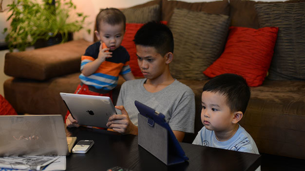 Mẹo hay giúp trẻ tránh xa các thiết bị điện tử 