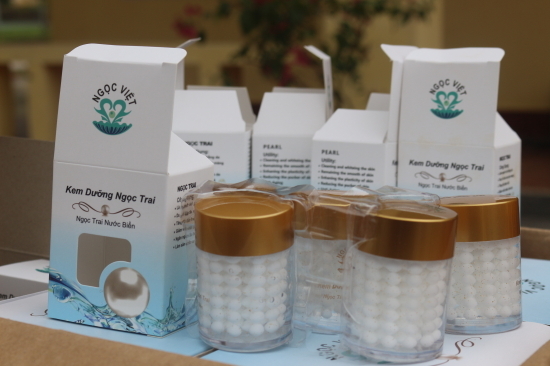 Quảng Ninh: 2000 lọ kem dưỡng da nhập lậu từ Trung Quốc bị thu giữ