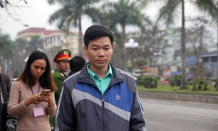 Bác sĩ Hoàng Công Lương đến tòa, tiết lộ nguyên nhân bị bệnh trầm cảm