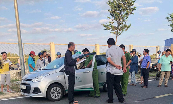 Điều tra vụ tài xế taxi nghi bị cứa cổ trong đêm