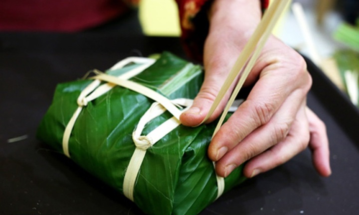 Màn gói bánh chưng Tết không cần khuôn nhanh, đơn giản và 'siêu' vuông khiến nhiều người thán phục