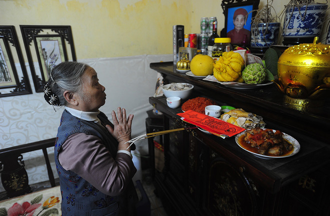 Văn khấn cúng gia tiên ngày Rằm tháng Chạp đầy đủ nhất