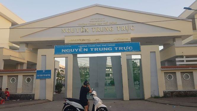 Trước ngày về hưu, hiệu trưởng trường điểm tiếp nhận 11 học sinh, gần một nửa có học lực trung bình