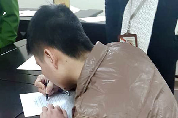 Can ngăn hai bạn đánh nhau, nam sinh bị đâm thấu tin tử vong