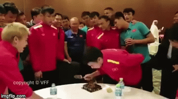 Video: Thầy Park ủ mưu cho các học trò đánh úp Đức Huy trong ngày sinh nhật