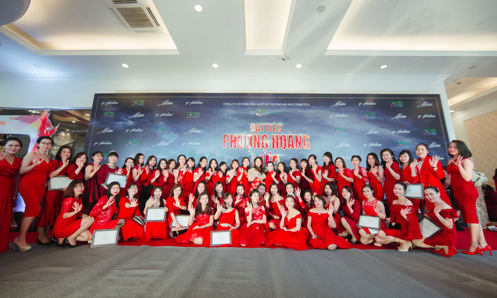 Đại tiệc Phượng Hoàng Lửa của  Bio Cosmetics lộng lẫy với concept đỏ