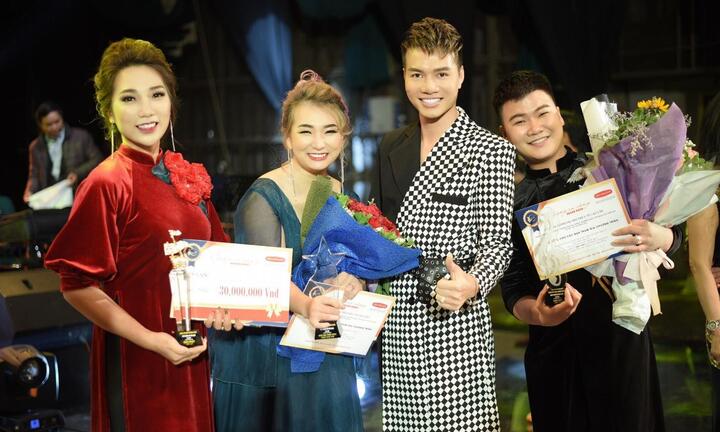 Nam vương Trường Tashi lịch lãm khi tham gia làm BGK cuộc thi Giọng ca vàng doanh nhân 2018