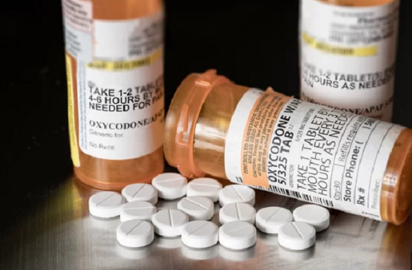 Sử dụng opioid trong khi mang thai có thể khiến trẻ sinh ra có ruột nằm ngoài cơ thể