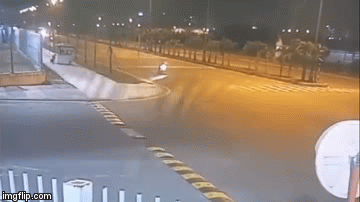 Video: Phóng nhanh qua gờ giảm tốc, người đi xe máy ngã trượt dài cả chục mét