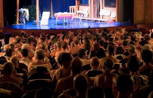 Lạ lẫm nhà hát 