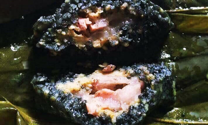 Điều bí ẩn tạo nên màu sắc độc đáo của chiếc bánh chưng đen lưng gù