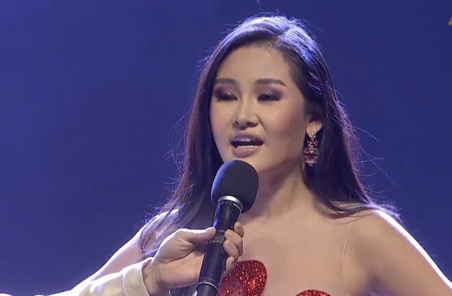 Phát hoảng với cách trang điểm mắt khói giúp Lê Âu Ngân Anh cán đích Á hậu 4 trên đấu trường quốc tế