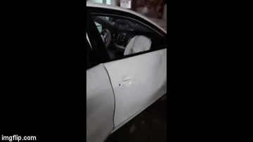 Video: Kinh hoàng khoảnh khắc Toyota Vios đâm thủng tường, lao thẳng vào nhà dân